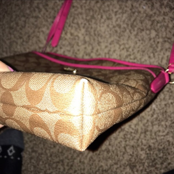 Authentic Coach Crossbody - Picture 3 of 4